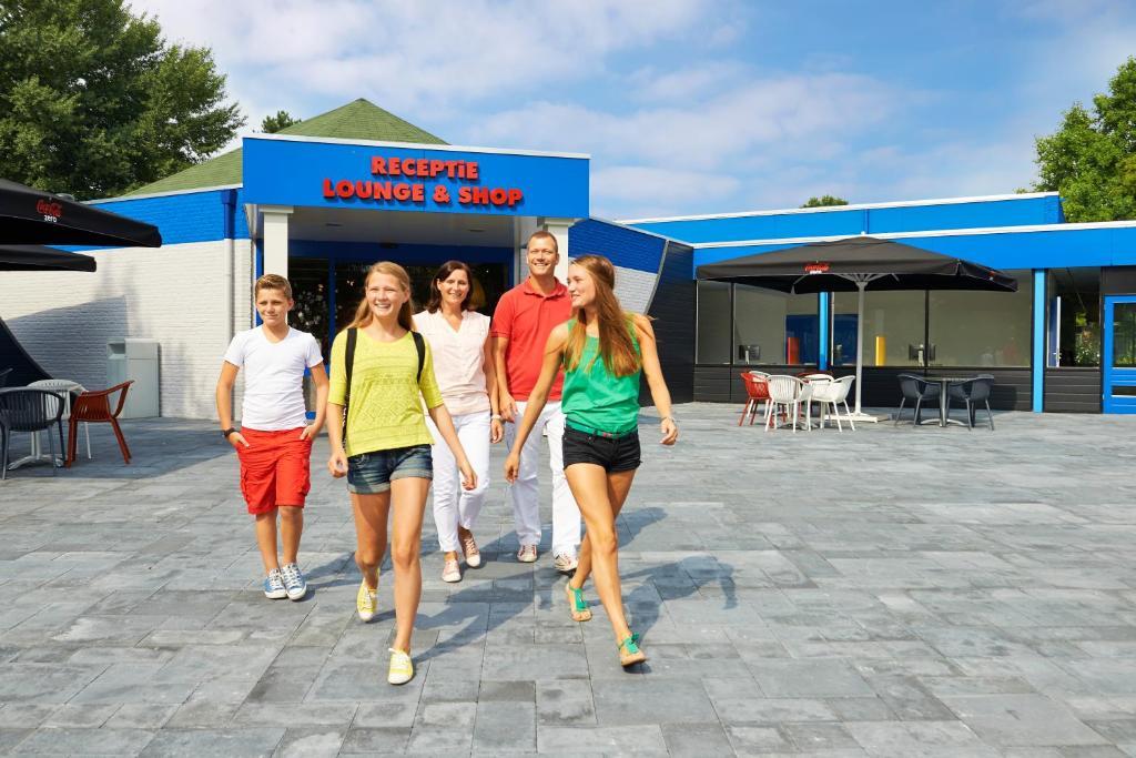 Walibi Village Biddinghuizen Rom bilde